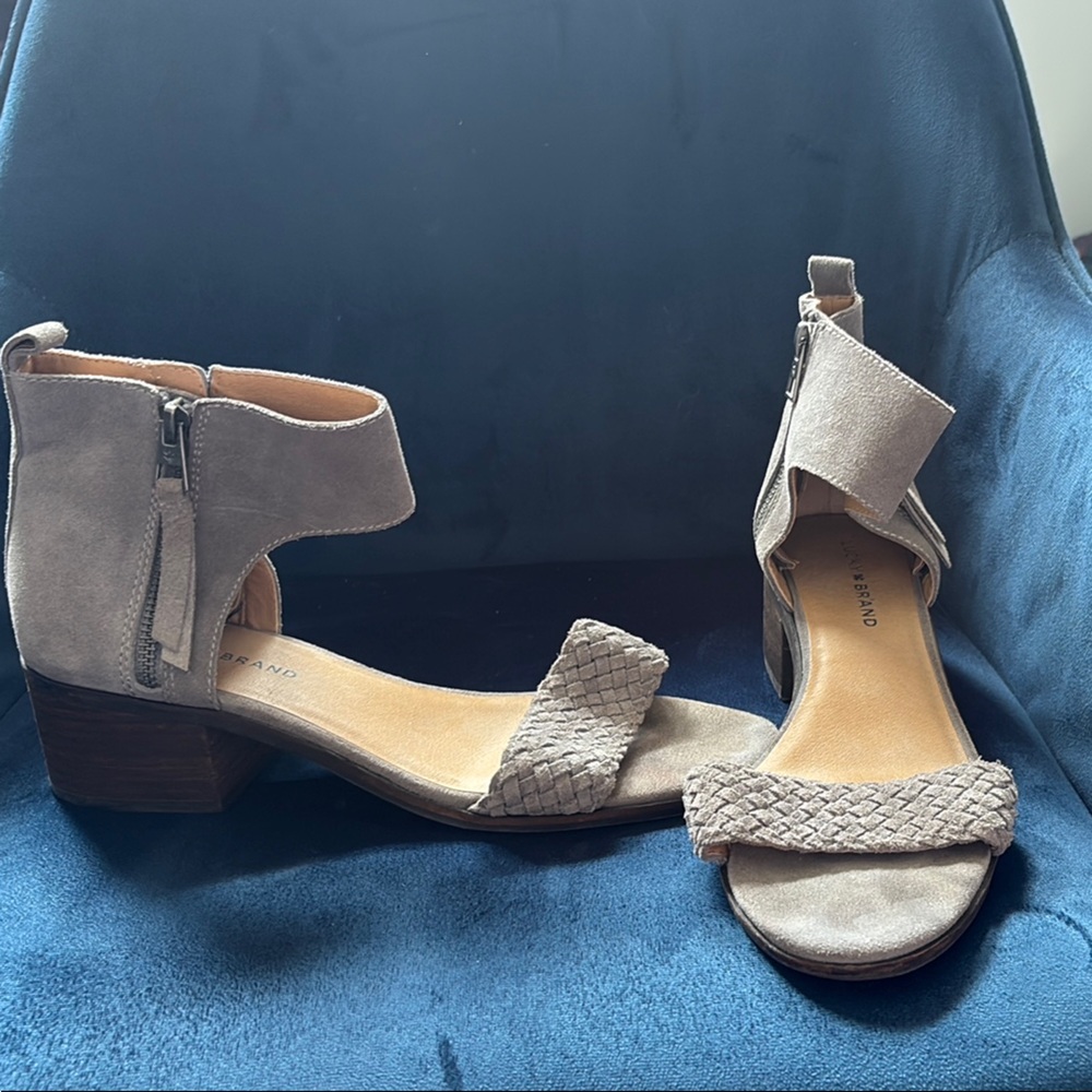 Lucky Brand Nichele Taupe Grey Block Heel Sandals Suede Size 9.5M